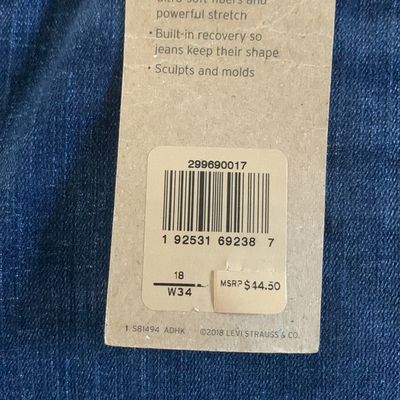 WOMANS Levi’s Bermuda Shorts - Picture 7 of 10